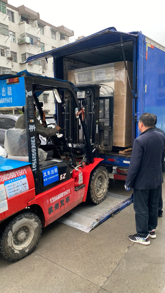 廣州小型酒店工業用洗衣機：三層不銹鋼材質+變頻節能，源頭工廠品質保障